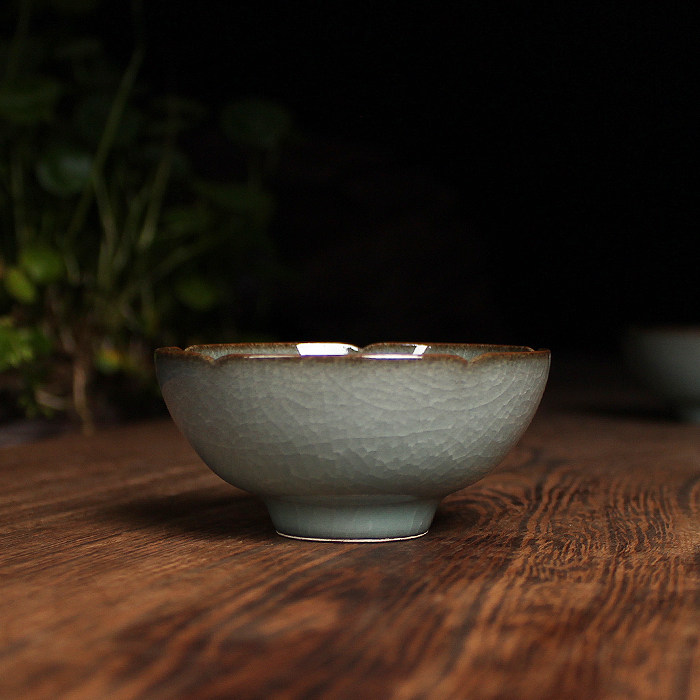 龙泉市青瓷周连福手工哥窑功夫茶杯铁胎花口斗笠杯品茗杯主人杯盏