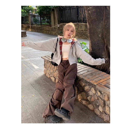 早春超好看韩系短款卫衣外套美式修身开春正肩灰色红格子连帽外套