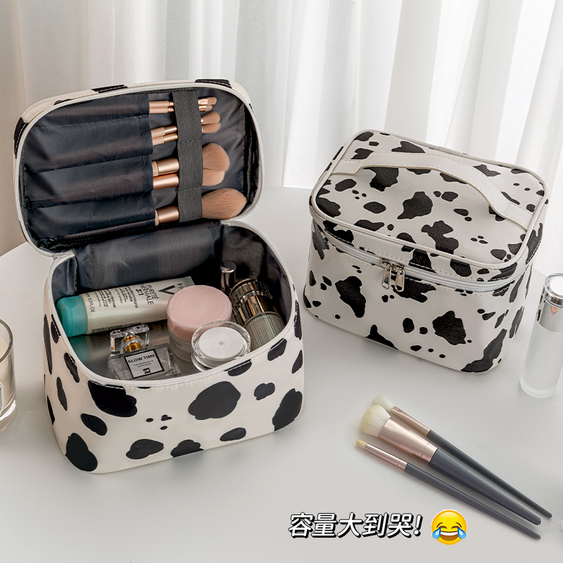 化妆包女2023新款便携大容量手提旅行品洗漱包可爱奶牛收纳袋盒箱