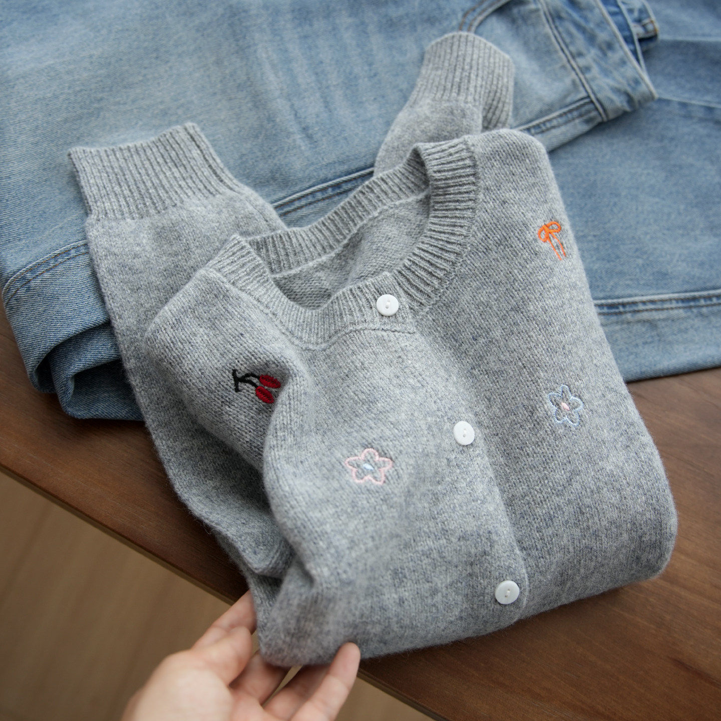 无补 女士圆领刺绣开衫毛衣 羊毛针织上衣外套 秋冬款 女装