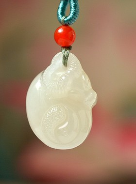 巧妙设计精雕和田玉青海料玉质细腻温润细润冰白《牛》吊坠15658#