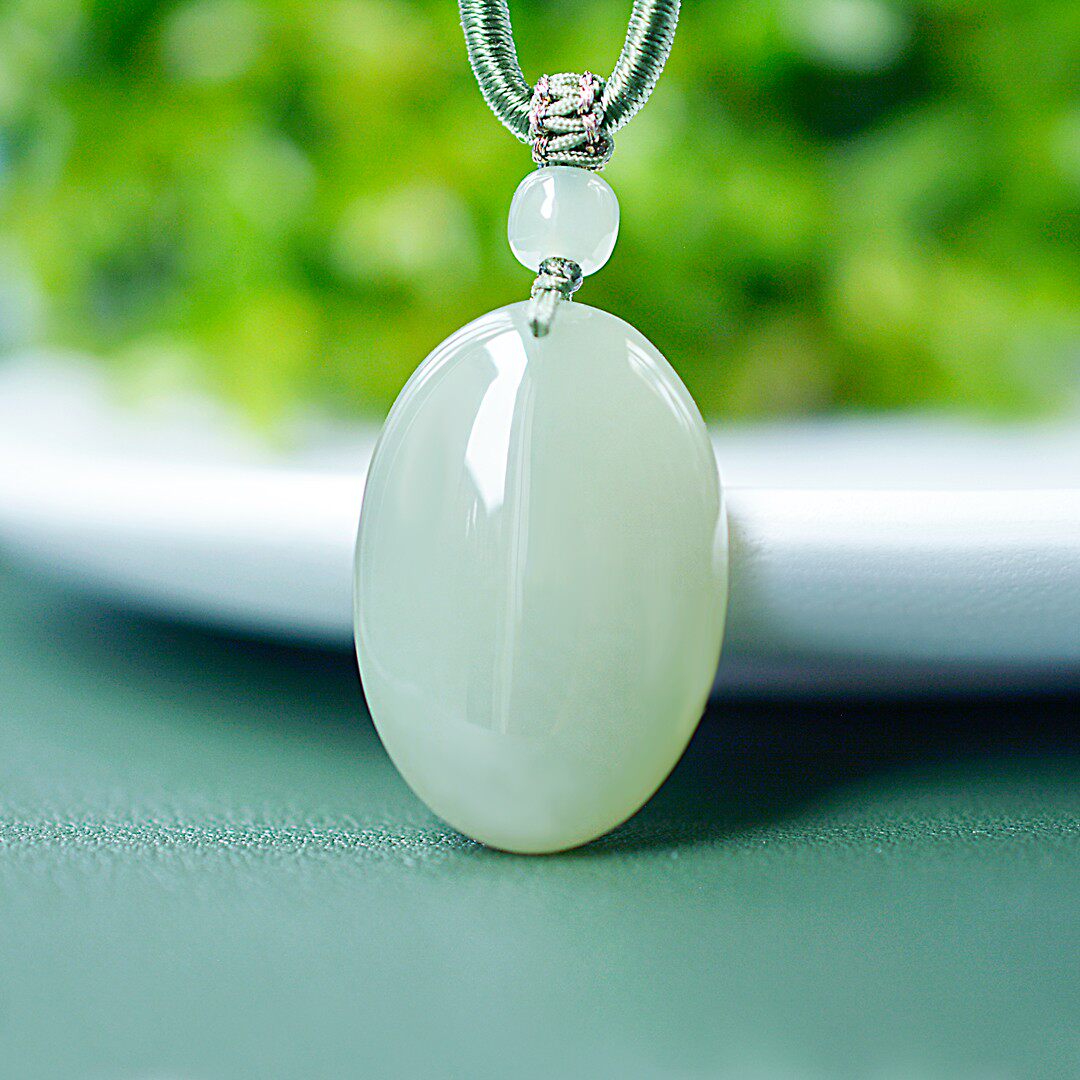 收藏级精品和田玉老熟精选料细腻油润干净无结构蛋面挂件15746