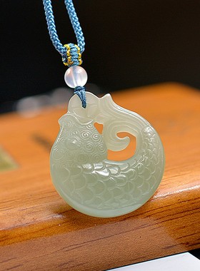 亏啦和田玉青海老熟冰底浅晴水品相一流雕工精湛圆鲤鱼吊坠D15371