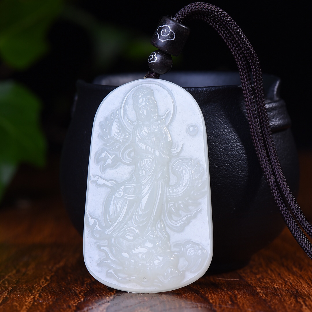 工艺精湛保真和田玉老坑细润油冰白干净无结构乘龙观音牌子1819