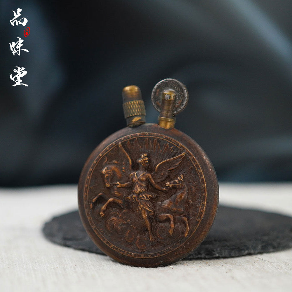 一战法国手工浮雕精美战争女神飞马纯铜战壕机煤油古董打火机收藏