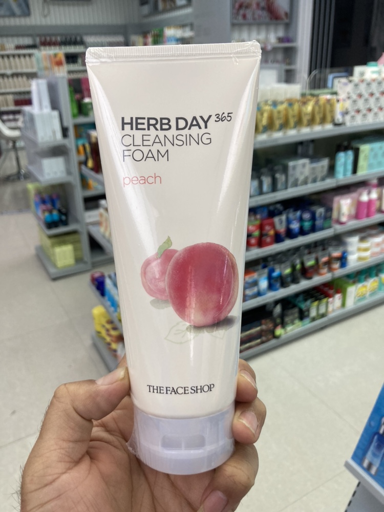 菲诗小铺每日草本水蜜桃泡沫洁面膏保湿洁面乳补水洗面奶170g包邮