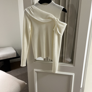 Cecil好有设计感温柔风蝴蝶结露肩套头法式 S8183 针织衫