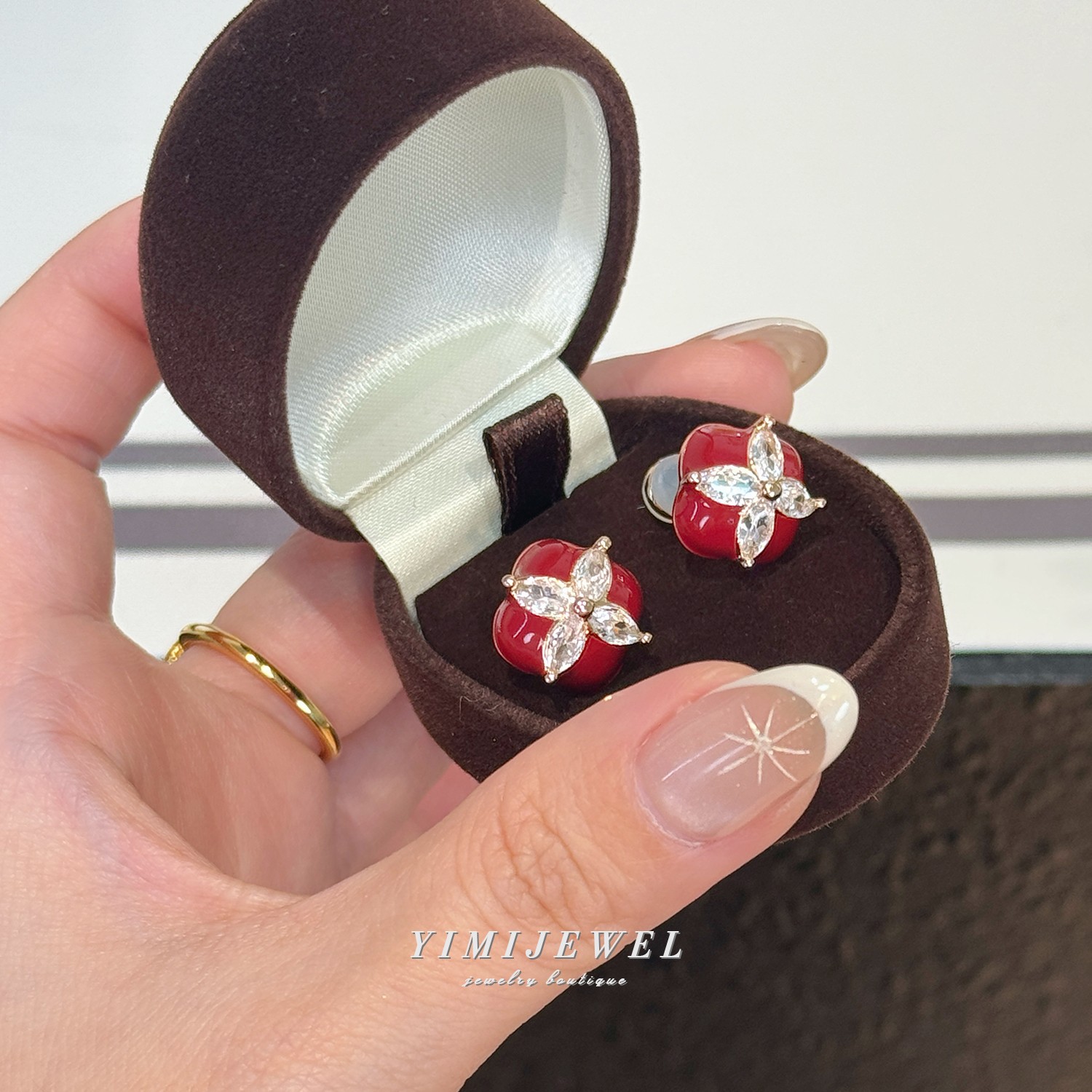 四叶草红石榴冰酒耳饰