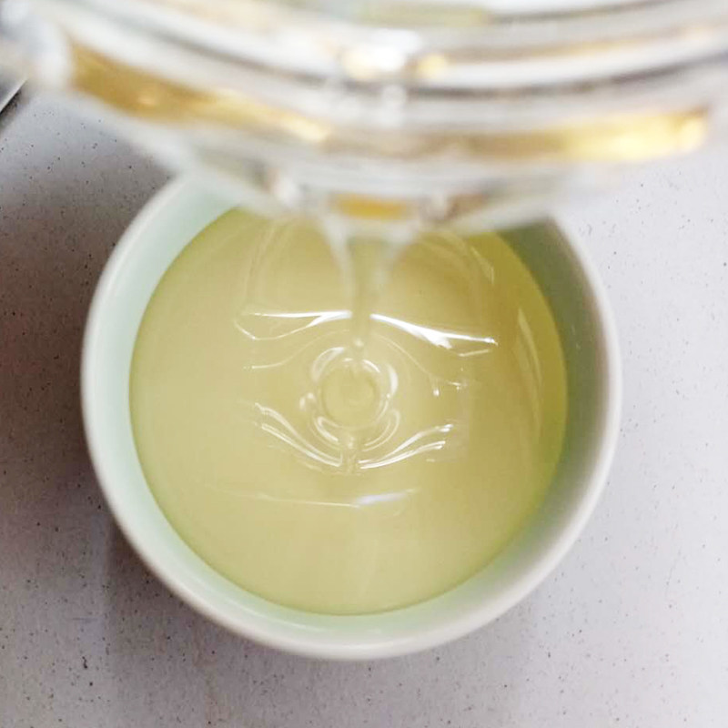 中蜂白洋槐花土蜂蜜纯正天然农家自产比水白高成熟原蜜