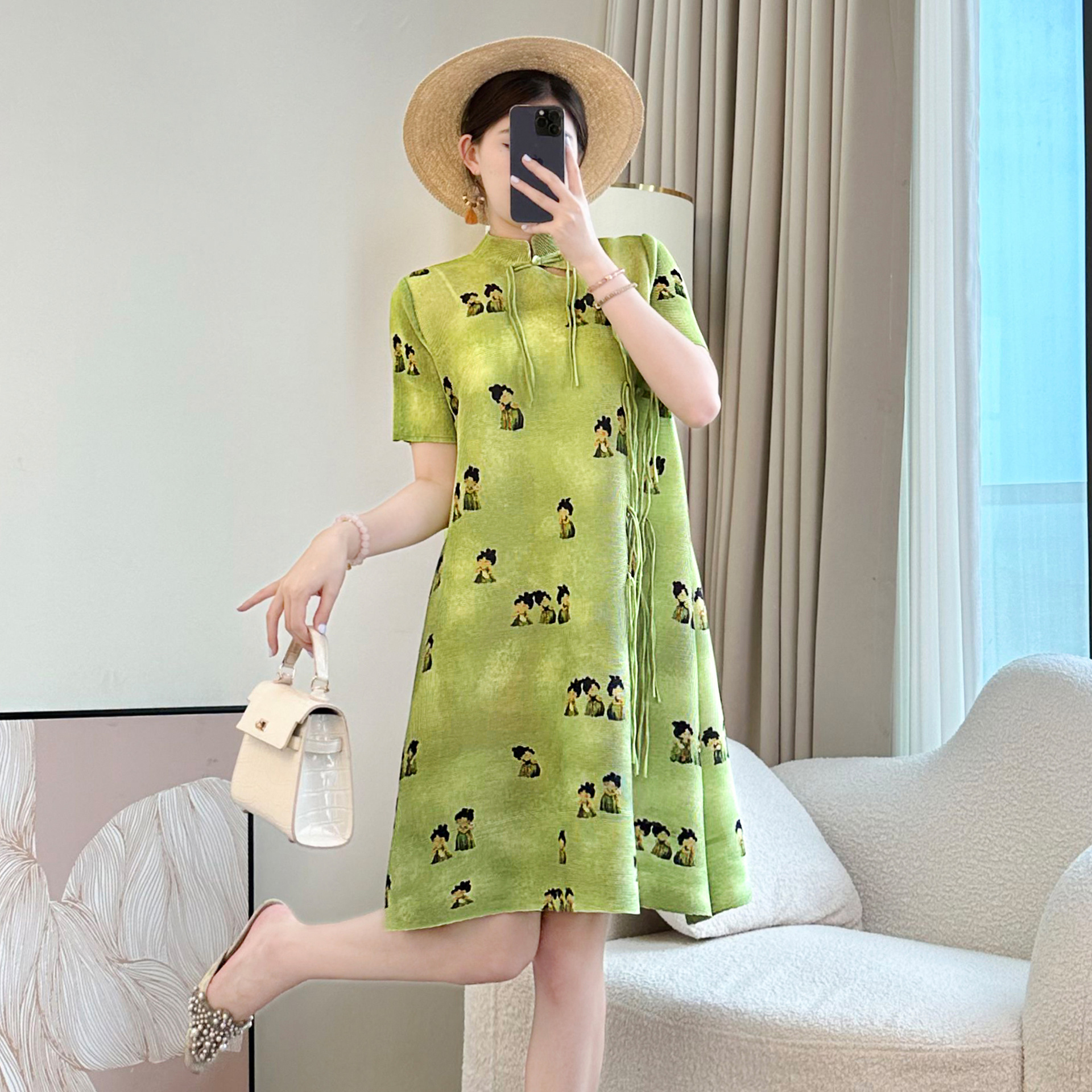 三宅风妈妈夏装连衣裙2025新款胖mm遮肉宽松短袖大码复古碎花褶皱
