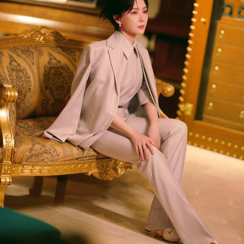 迦达2025春夏款女士灰色西装外套