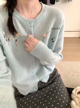 温柔风纯色精致小树花刺绣单排扣开衫保暖毛衣女外套短款秋冬新款