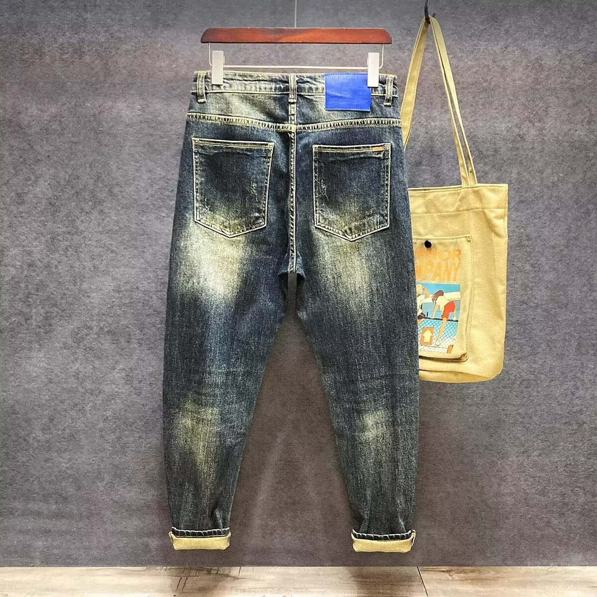 痞帅潮牌牛仔裤男士春秋新款刺绣破洞宽松小直筒复古哈伦修身长裤