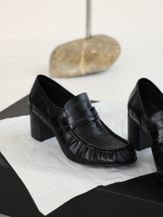 InkingPot彭姐 休闲真皮粗跟单鞋 秋季 鳗鱼皮纹褶皱复古做旧乐福鞋