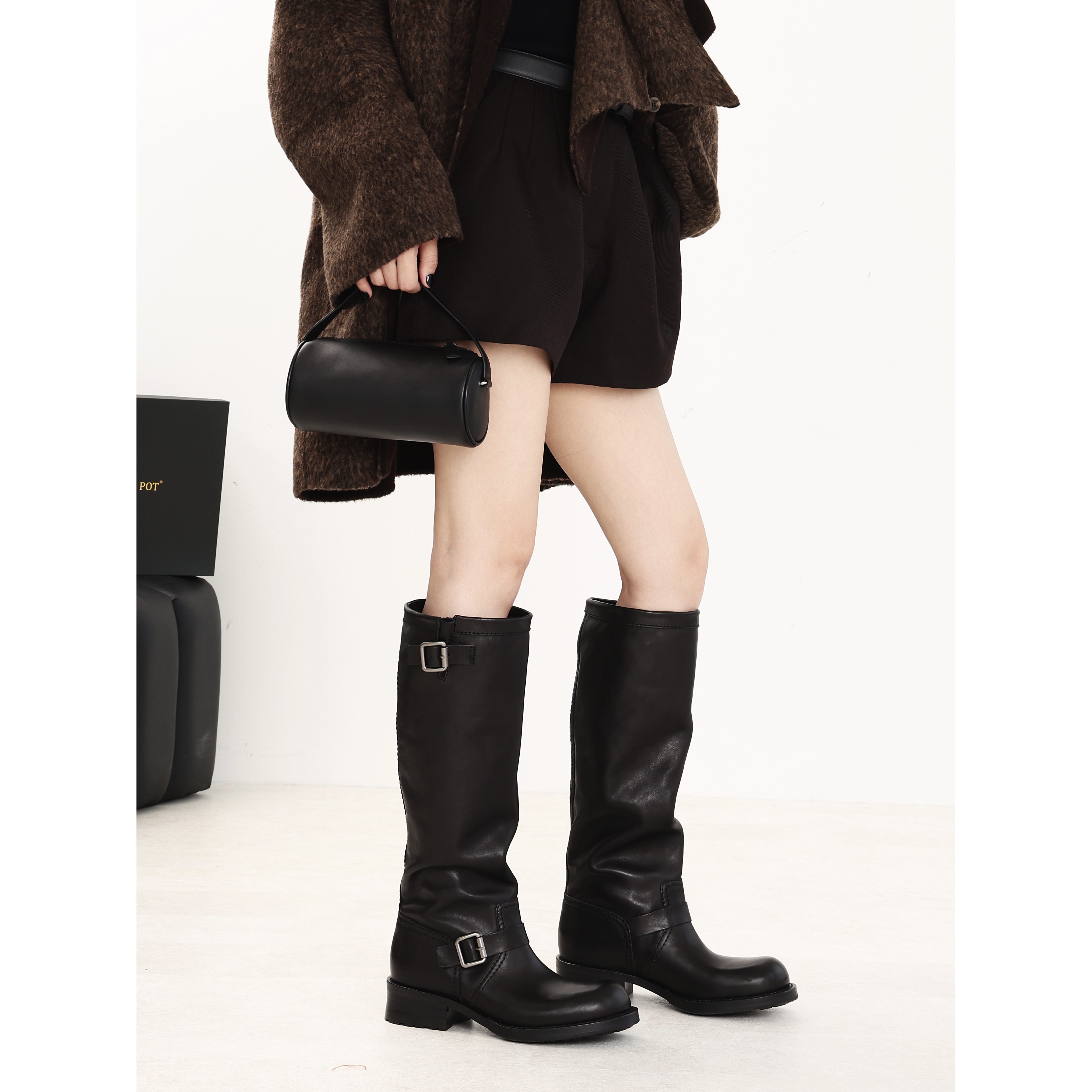 彭姐复古植鞣牛皮直筒骑士靴女