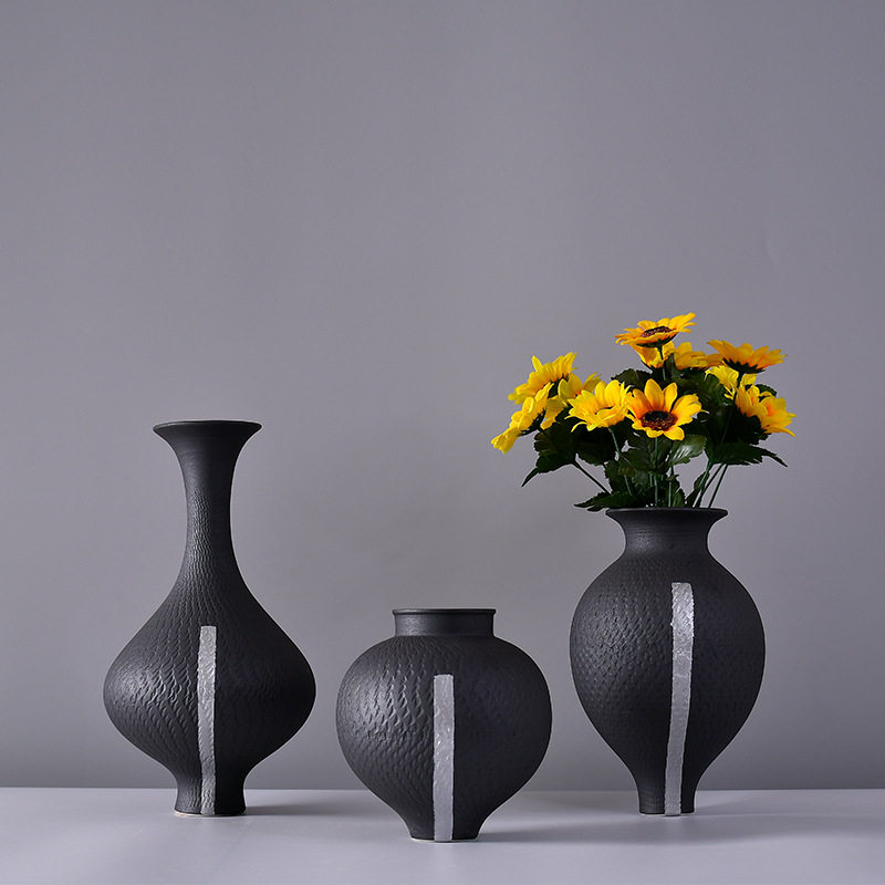 小众黑色条纹陶瓷新中式员电视机柜民宿装饰品样版间艺术摆件