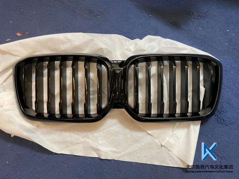 bmw原厂亮黑色侧腮窗框车标中网