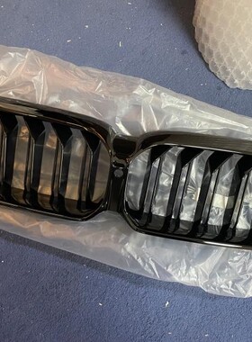 BMW宝马原厂 M5F90 MP亮黑色侧腮一对 叶子板装饰条 雷霆版中网