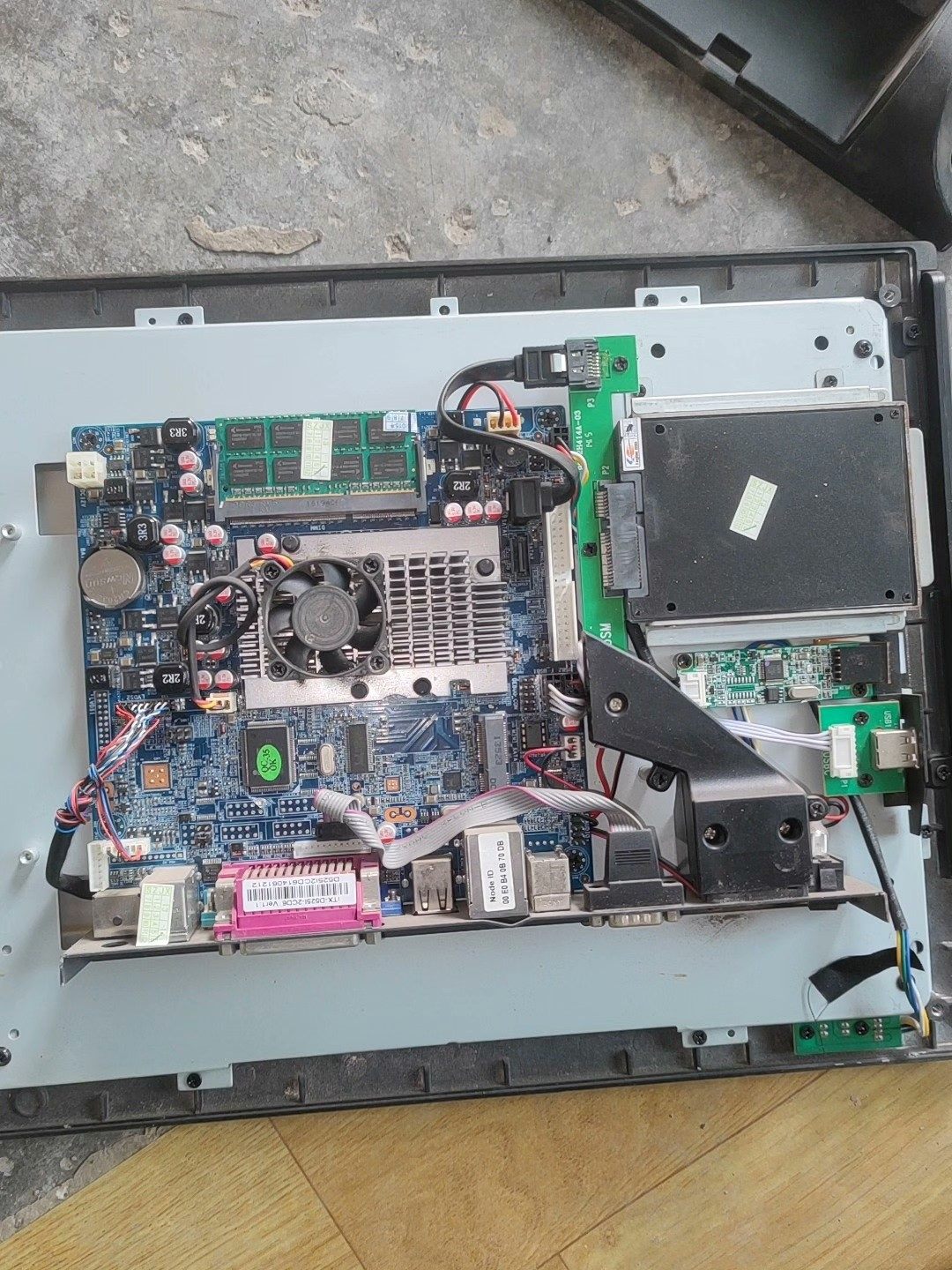 d525工控主板 2g内存 32g固态    包邮