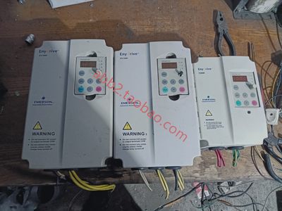 变频器  37KW  380V  EV1000-4T 0037G  两台一台旋钮转动  22KW