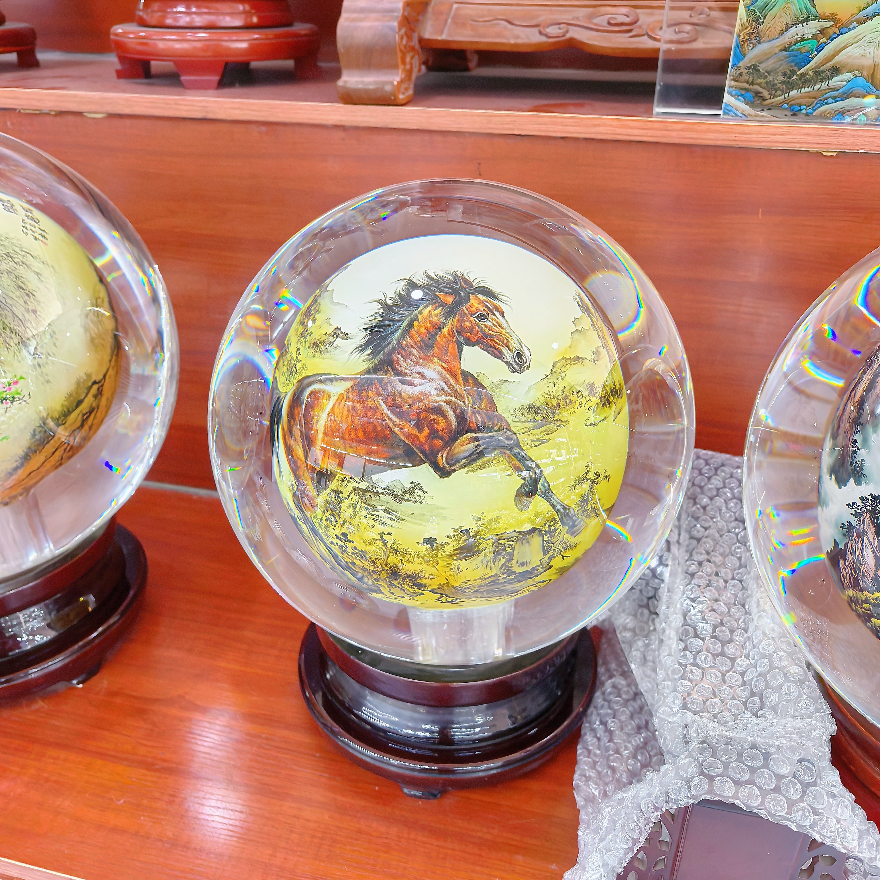 大号内画水晶球新年红马马到成功一马当先图直径约32厘米,家居饰品,装饰摆件,淘宝优惠券,粉丝福利购,淘宝优惠卷