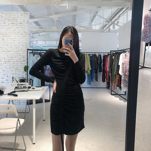 Finders经典黑色简约日常弧线抽褶设计通勤休闲长袖连衣裙短裙