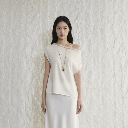 concise-white/简白26春夏新款女羊毛斜肩短袖针织衫银泰 301257
