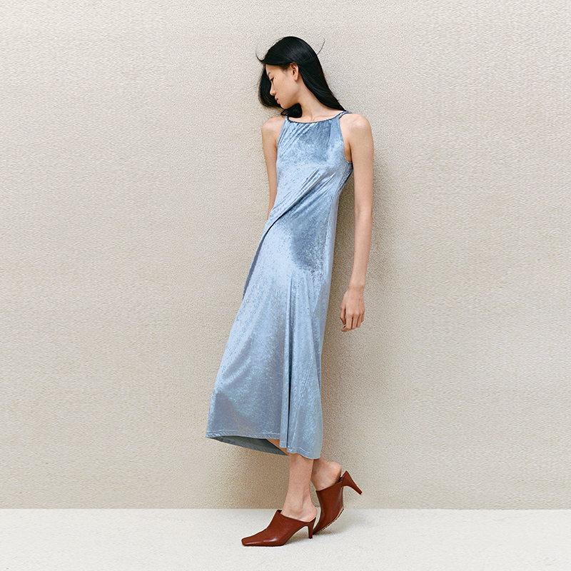 女士蓝色丝绒V领吊带连衣裙