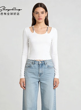 Three Quarters 杜雨宸同款新款纯色露肩钻链短款长袖上衣 301273