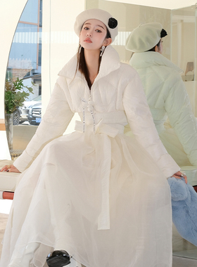 Diana Vevina 女士白色花苞短款羽绒服301489