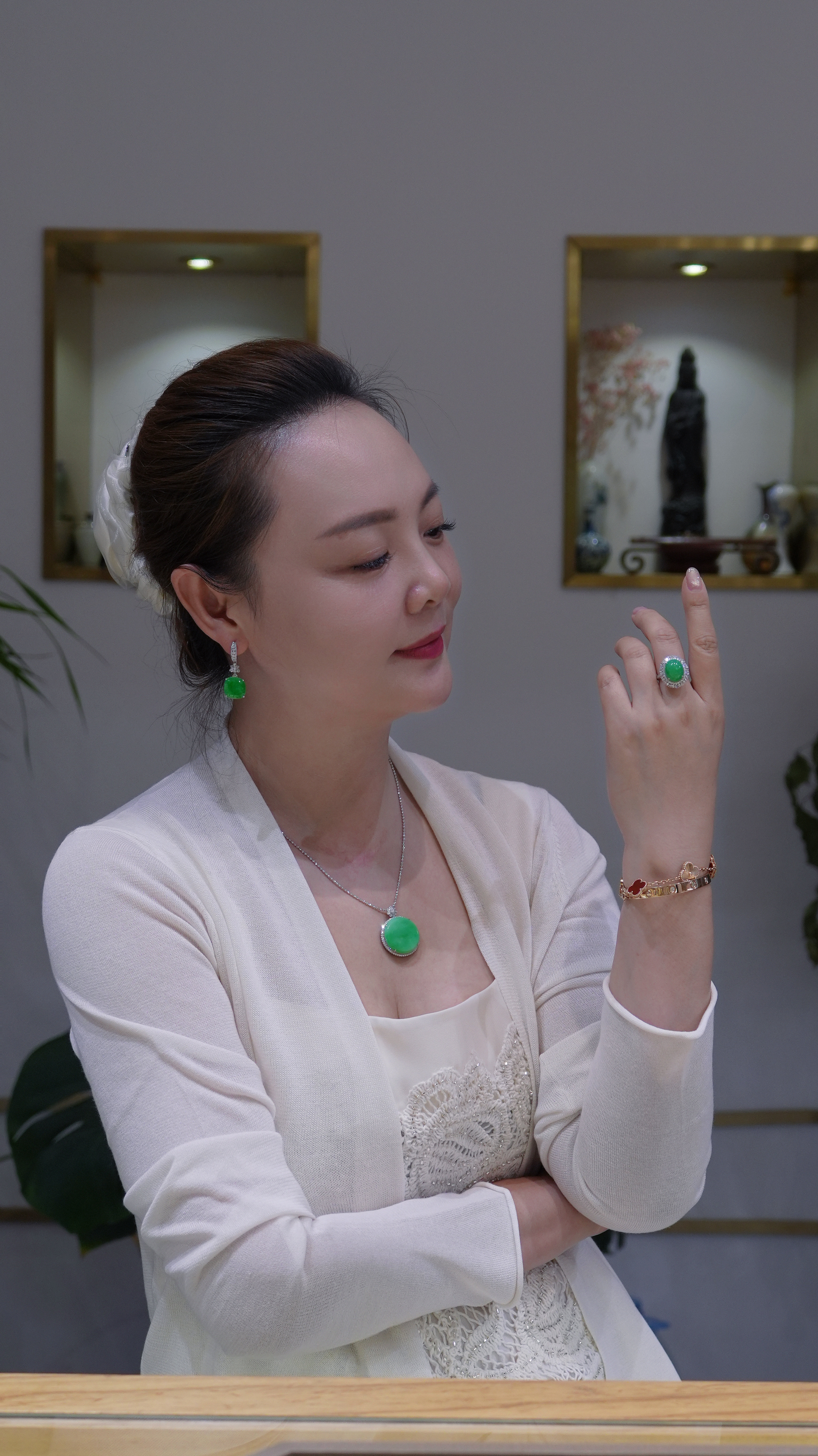 天然A货翡翠戒指/蛋面/满绿带证/节日礼物礼盒装/珠宝定制款