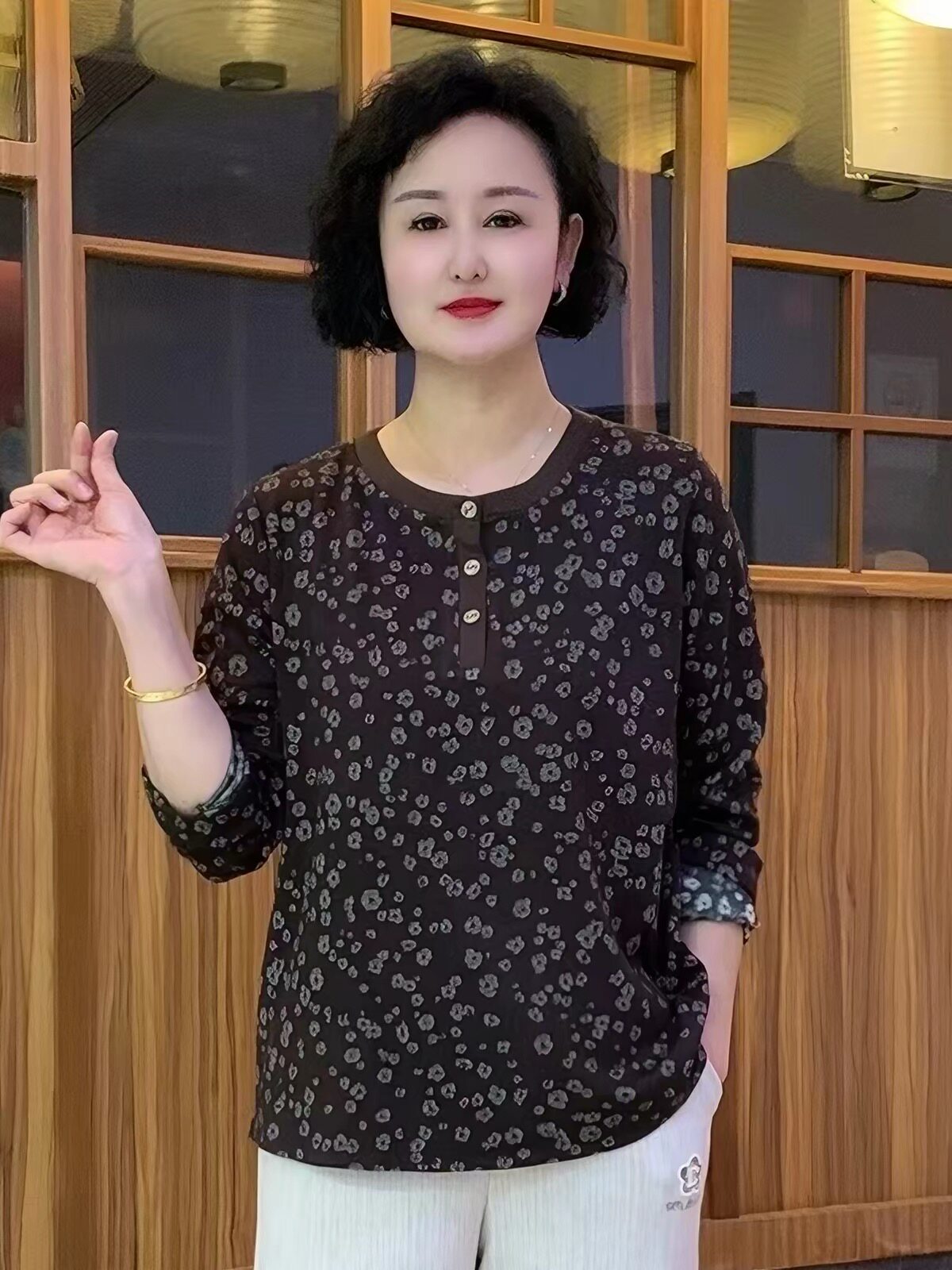 2026新款妈妈装春秋长袖T恤衫中老年女装洋气减龄上衣大码