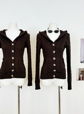 M.Y原创 纽扣绞花毛衣帽衫棕色短款修身显瘦古早感复古针织上衣