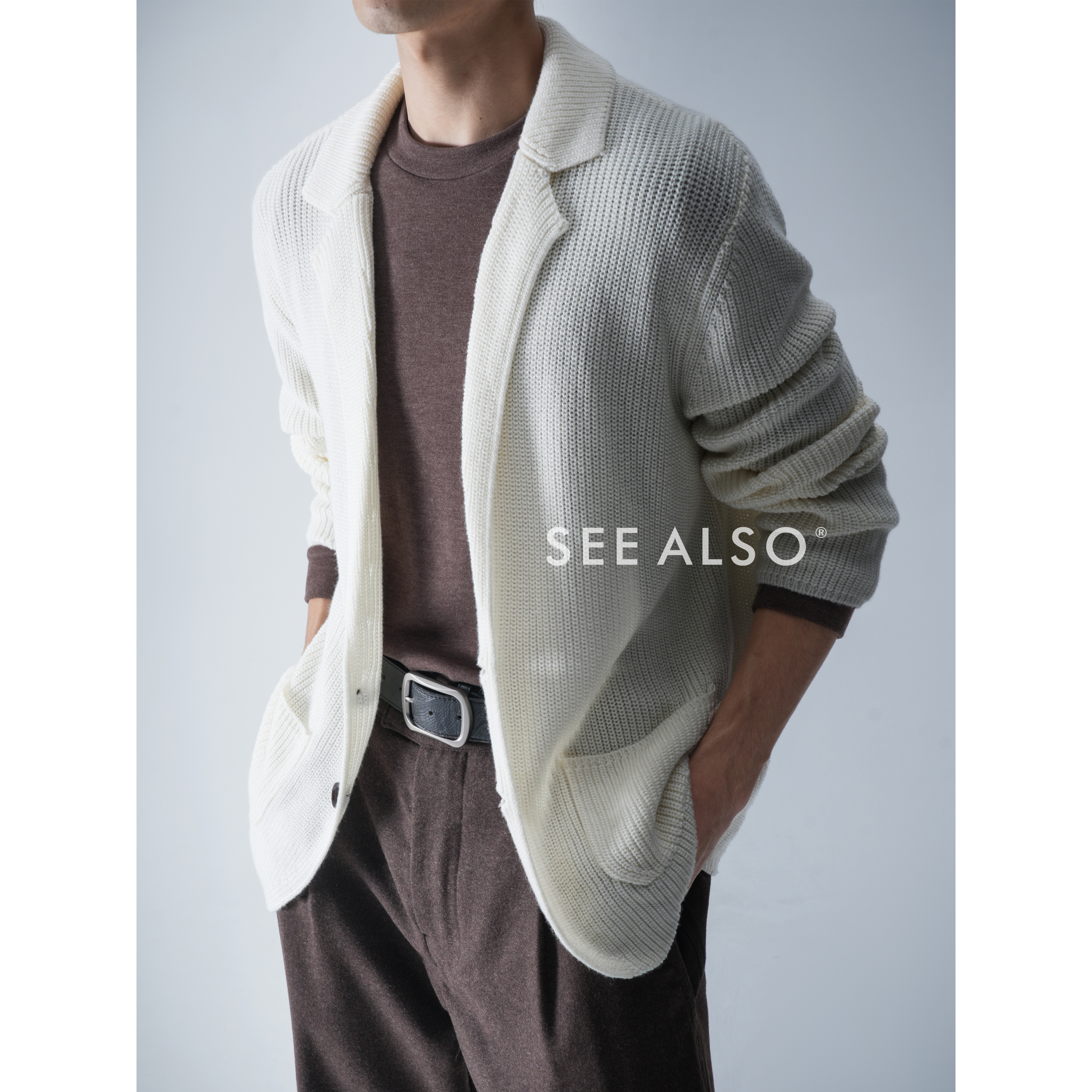 SEE ALSO『黑标旗舰』青果领绵羊毛老钱新贵排扣翻领开衫道袍毛衣