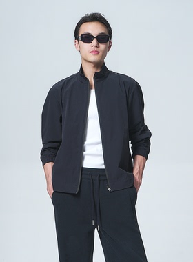 SEE ALSO“第二皮肤”ZeroTouch 横纹肌理感微廓形冲锋衣夹克外套