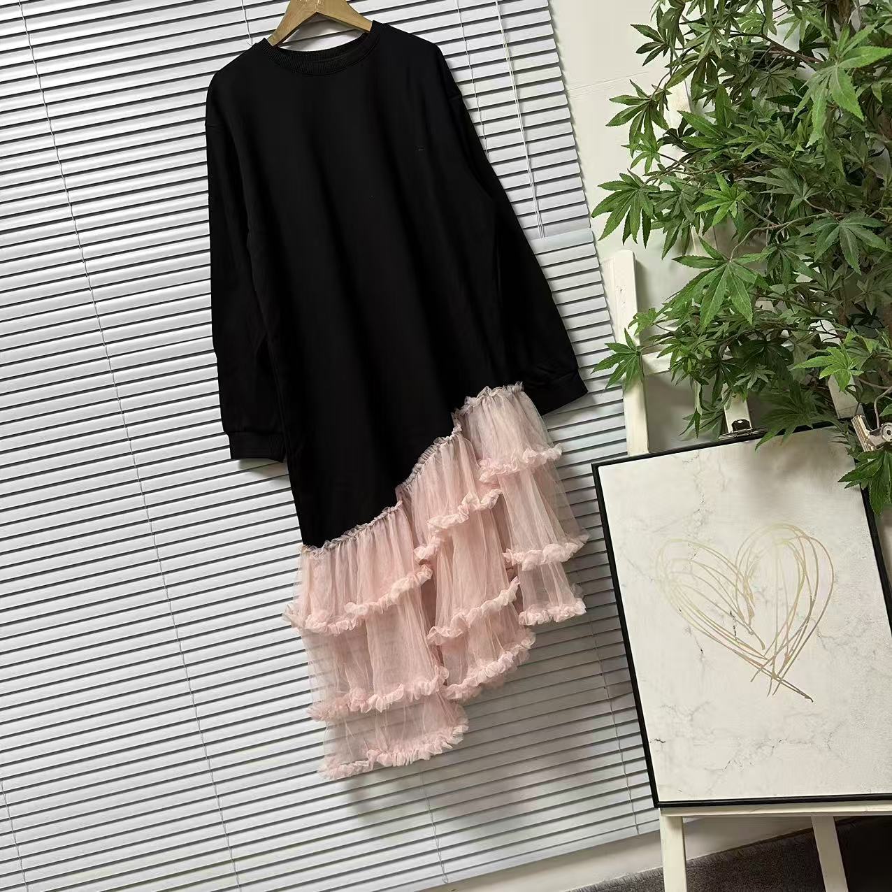 1112-35欧货潮高货少女粉网纱拼接卫衣连衣裙不规则下摆显瘦裙子