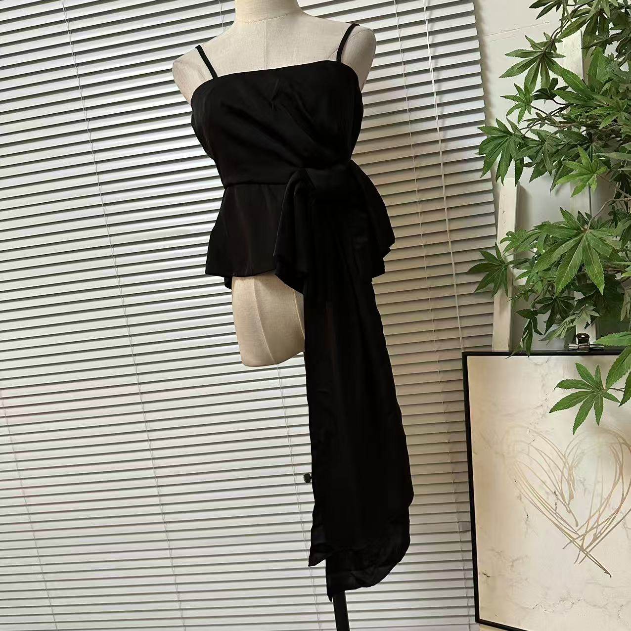 0116-28设计感黑色吊带抹胸女荷叶边系带修身中长款通勤性感上衣,女装/女士精品,抹胸,淘宝优惠券,粉丝福利购,淘宝优惠卷