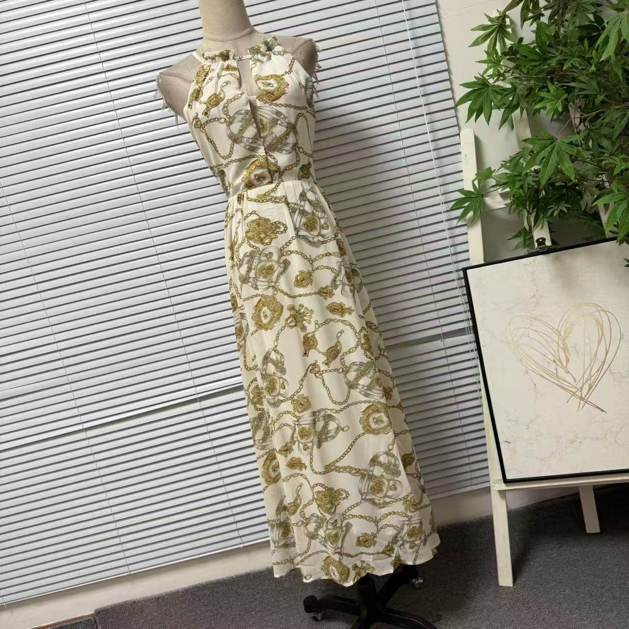 0717-13原创品牌单尾货时尚印花挂脖领无袖连衣裙女人味裙子