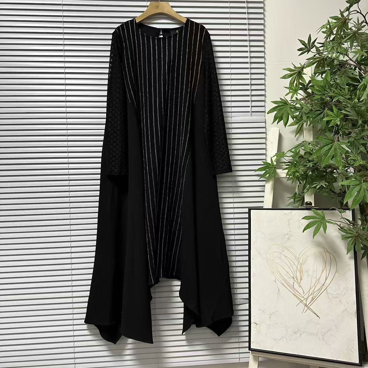 1201-31台湾品牌黑色条纹拼接连衣裙女长袖不规则下摆设计款裙子