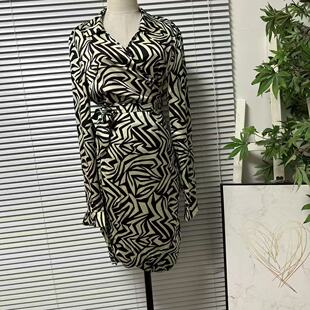 V领系带修身 腰带连衣裙女装 女士收腰 31欧美单缎面斑马纹长袖 0325