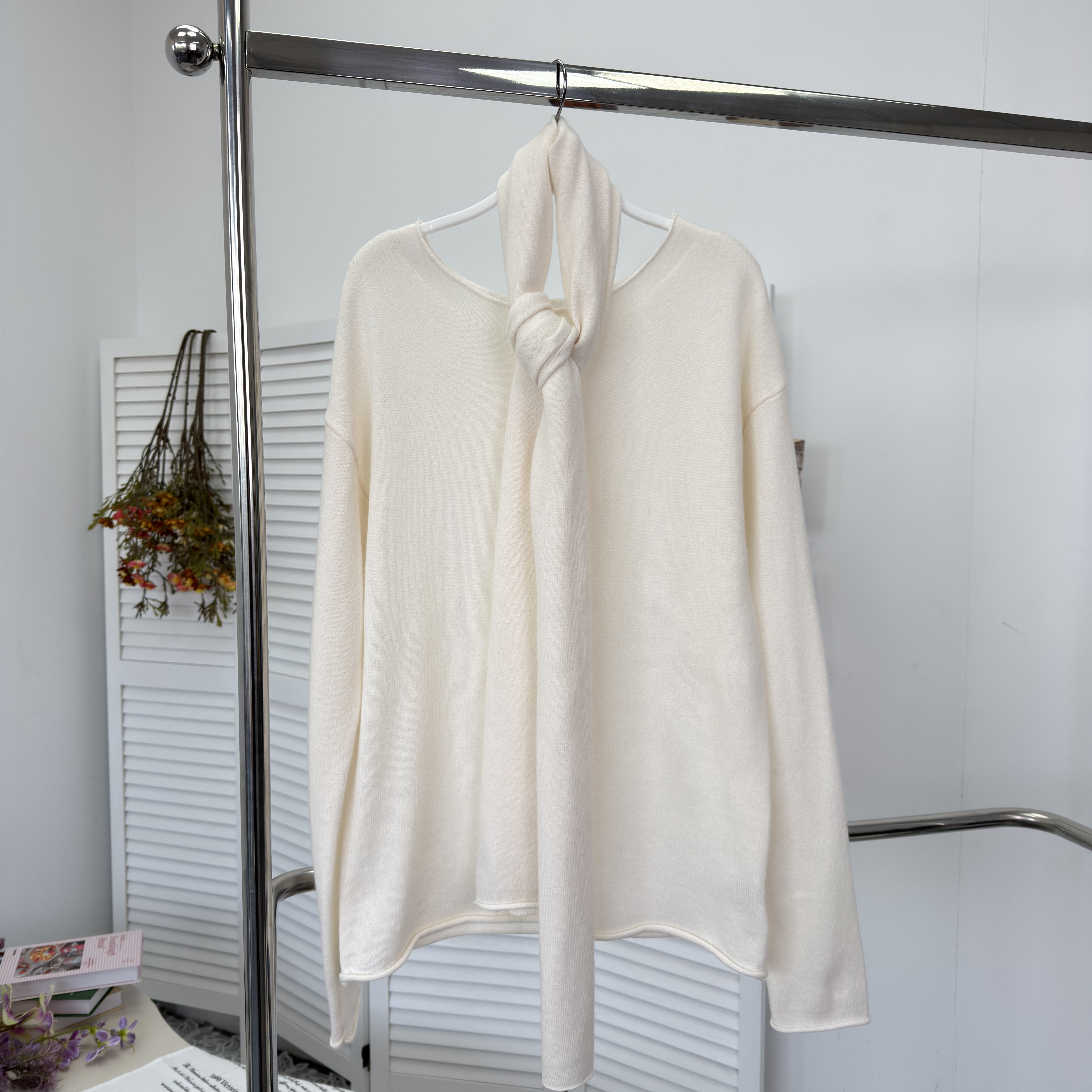 周美美 清冷慵懒全羊毛米白色圆领针织围巾上衣