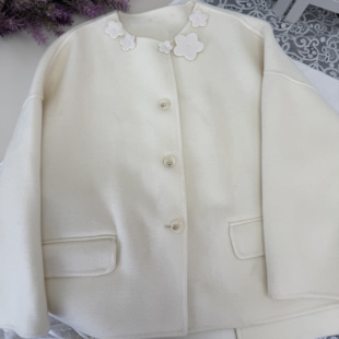 周美美 100全羊毛手工花朵领层次口袋双面呢短大衣外套