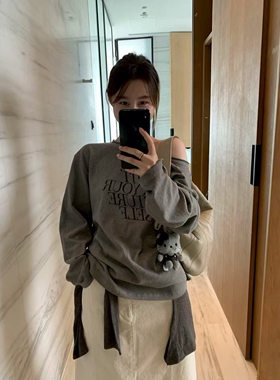 IU ROOM 韩系斜肩字母印花露肩长袖T恤百搭休闲宽松上衣卫衣5576