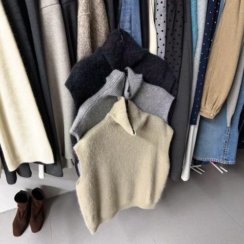 IU ROOM 韩系高领纯色兔绒针织马甲慵懒风半高领针织叠穿背心3828