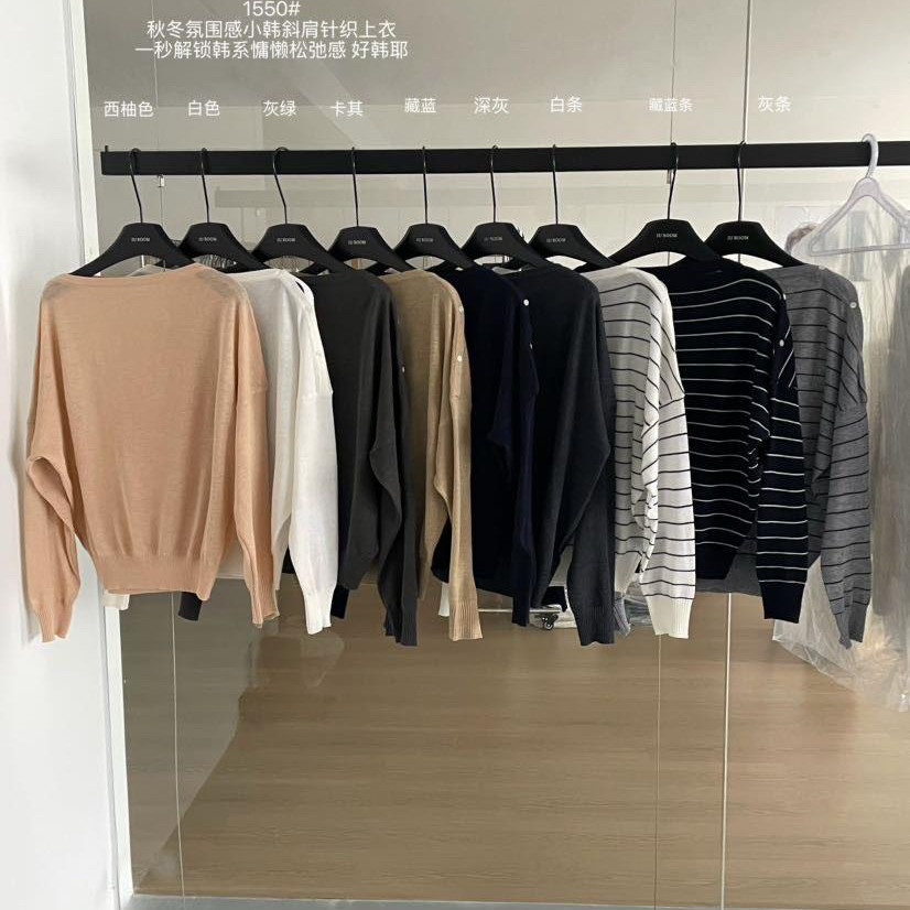 IU ROOM 秋冬韩系斜肩针织上衣氛围感斜肩慵懒风松弛感毛衣1550