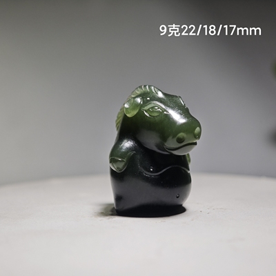 傲娇小马。黑青籽料挂件