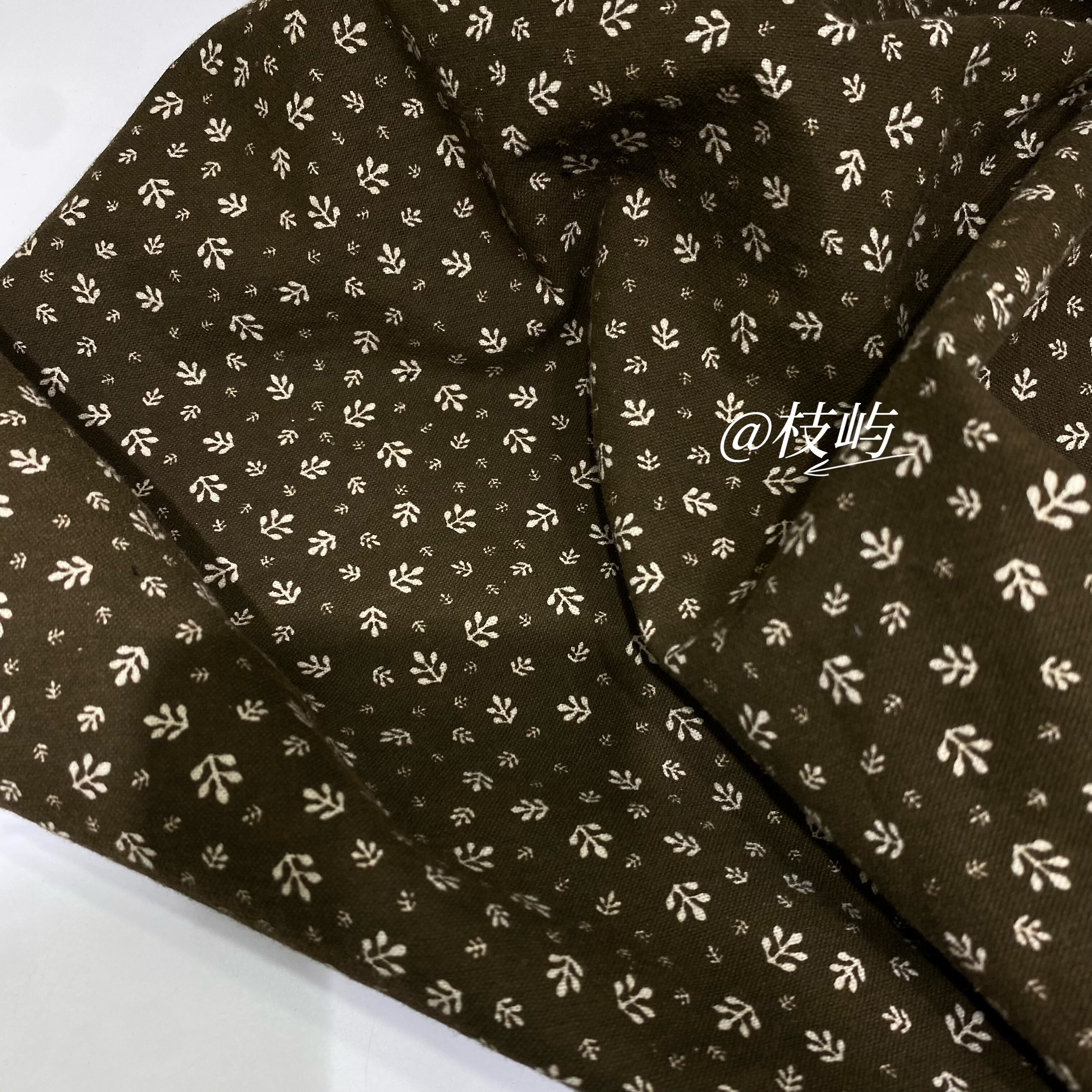 枝屿复古磨毛碎花布料深棕小树叶印花秋冬手工diy服装衬衣连衣裙