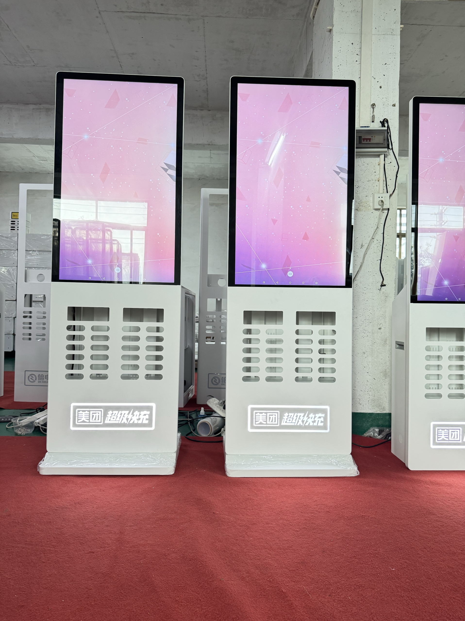 美团充电屏幕机大屏机高清液晶屏广告机厂家直销大量现货支持定制