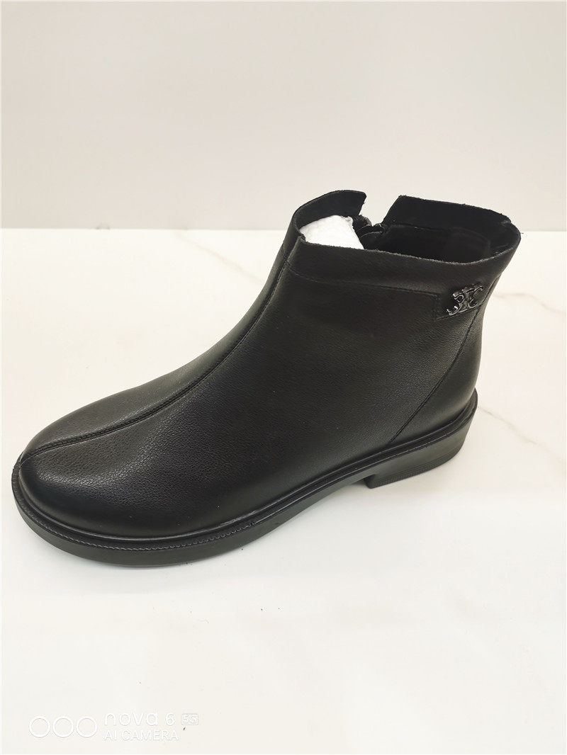 日泰女短靴2022女鞋新款切尔西靴真皮内里平底女裸靴0752k90059