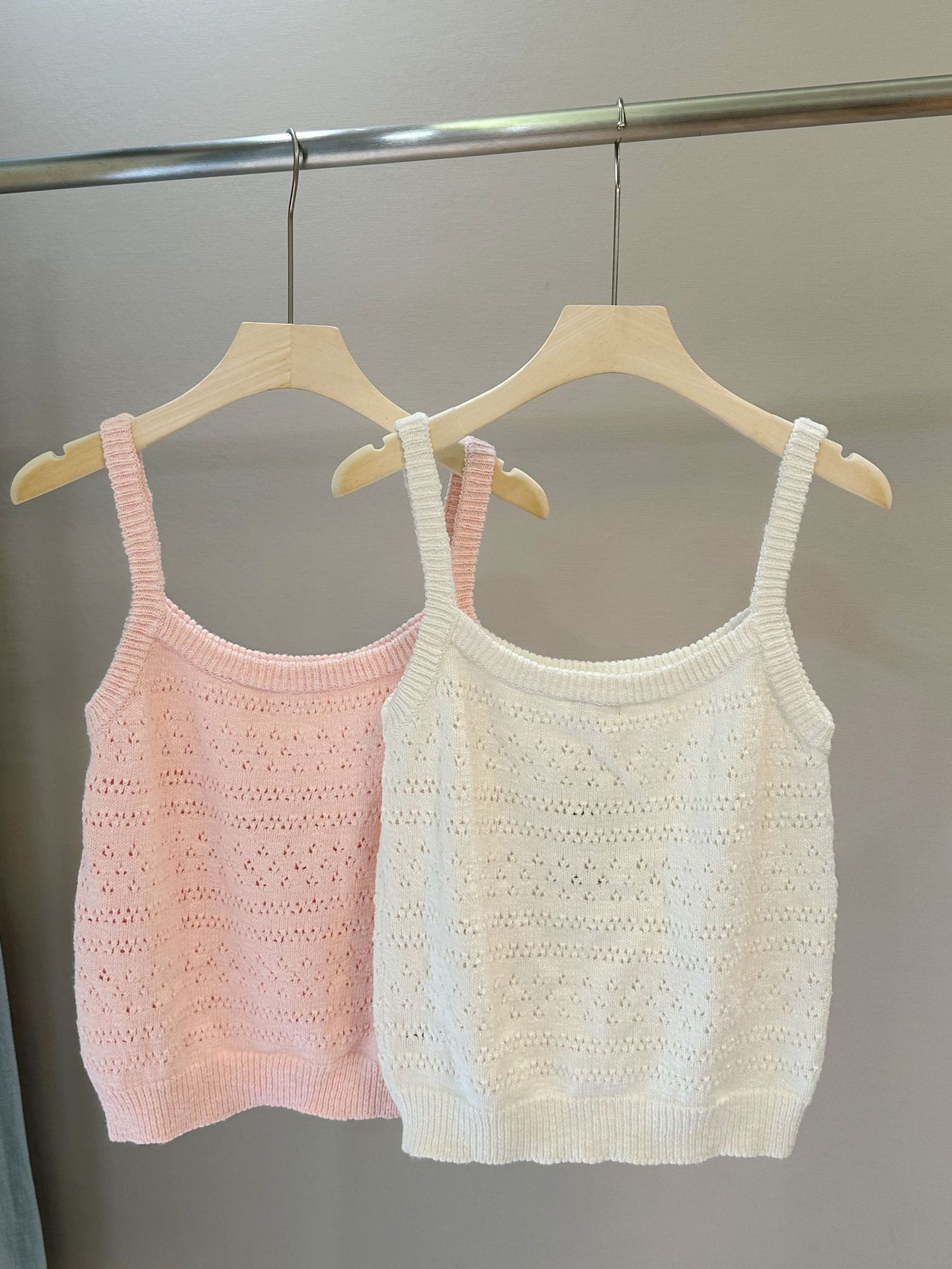 Suhoo韩国东大门2025新款纯色百搭法式针织吊带背心女度假风